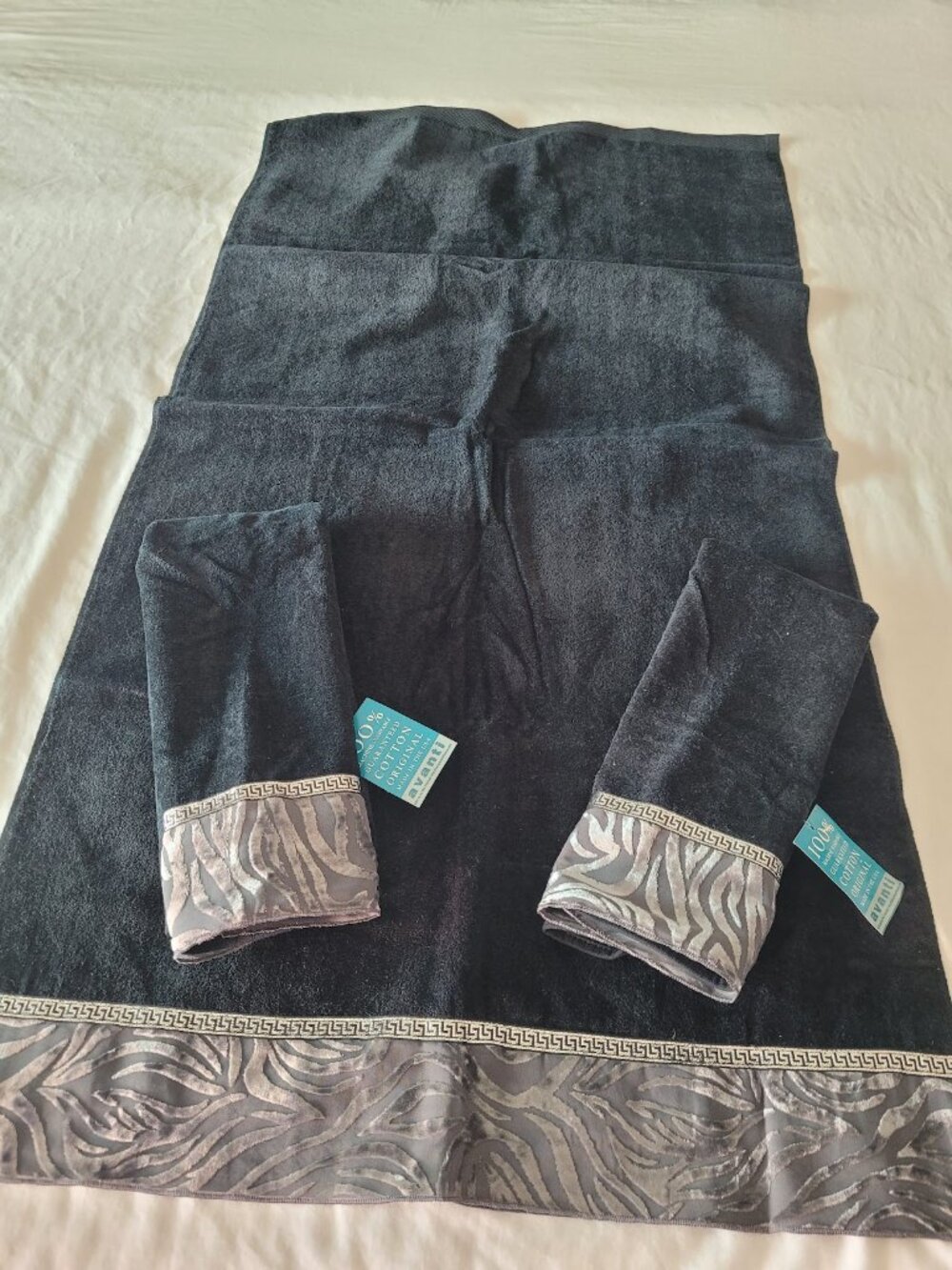 Beautiful Decorative Towels...New with tags...1 Towel and 2 hand towels